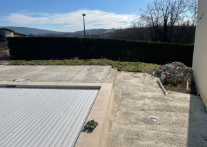 Photo de galerie - Taille d’une jolie haie de cyprès 