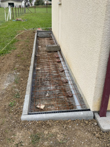Photo de galerie - Trottoir,pour poser une pompe à chaleurs, eau pluviale enterrée avec bordure p1.