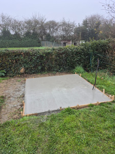 Photo de galerie - Réalisation d'une dalle béton pour futur abri de jardin 
9m2