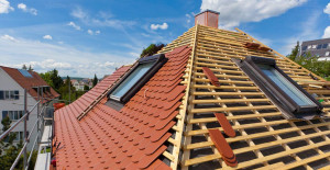 Photo de galerie - Rénovation complète de toiture, charpente, l'isolation, étanchéité, lattage, tuiles et pose 
de velux.
