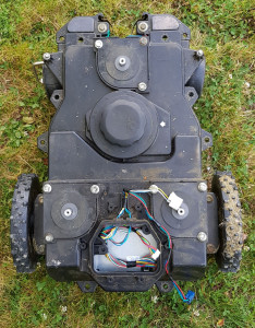 Photo de galerie - Réparation de mon premier Robot tondeuse .
Défaut affiché 
