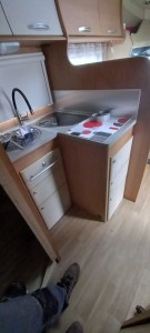 Photo de galerie - Démontage d'une cuisine camping car 
transformation des placards en tiroirs 
fabrication et pose de la nouvelle cuisine 