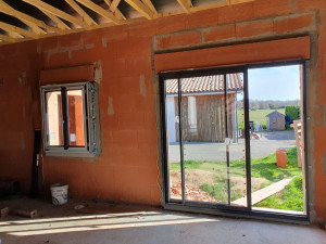 Photo de galerie - Passe de coulissant et fenêtre aluminium en neuf sur taper