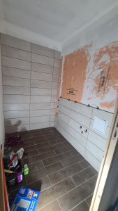 Photo de galerie - Pose de carrelage dans une petite SDB