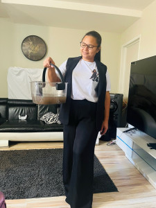 Photo de galerie - Nettoyage complet avec le système Hyla : aspiration en profondeur et purification de l’air pour une maison saine et accueillante. 