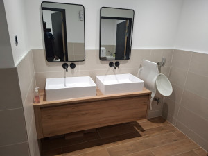 Photo de galerie - Finition de pose de lavabo et meuble.