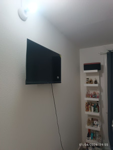 Photo de galerie - Montage télévision sur le mur en béton 