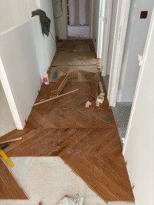 Photo de galerie - Parquet collé point de Hongrie 