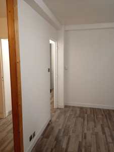 Photo de galerie - Rénovation intérieure complète avec pose de toile de verre, peinture, pleinthes neuve