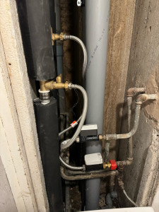 Photo de galerie - Changement de colonne d’arrivée d’eau froide/chaude avec bouclage, travail, qualifié et certifié du garantie