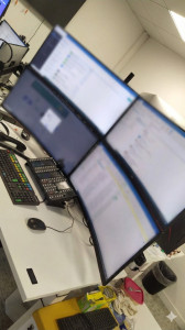 Photo de galerie - Installation d'écrans incurvés