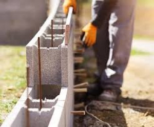 Photo de galerie - Pose dalles, chape, murette, enduit, crépi, rénovation façade, fondation, vrd, faitage, murette, seuil de portail, enduit, carrelage, faience, enduit façade, peinture façade