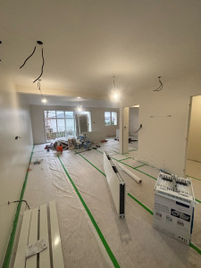 Photo de galerie - Préparations des murs plafonds - ponçage - sous couche - mise en peinture 2 couches mat et velour