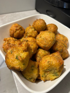 Photo de galerie - Acra de morue légèrement pimenté et croustillant. 