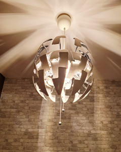 Photo de galerie - Installation de 2 lustres dans 2 chambres 