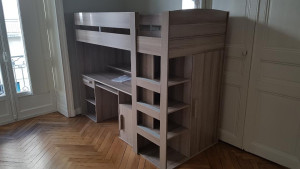 Photo de galerie - Montage d'un meuble lit superposé avec bureau et penderie incorporé. 