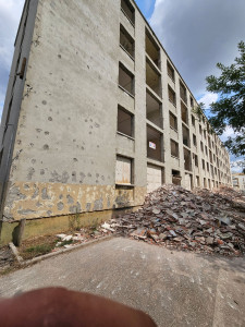 Photo de galerie - Demolition de 30 logements rendu en plateau. 
