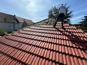 Photo de galerie - Installation des nouvelles tuiles 