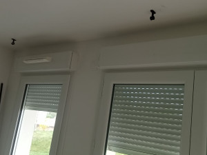 Photo de galerie - Pose tringle rideau AVANT 