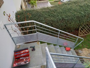 Photo de galerie - Plus garde-corps d'escalier qui suit la terrasse 