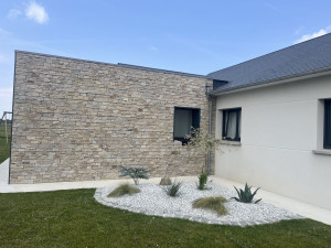 Photo de galerie - Création avec pose de pave, de bâche et de mineral .