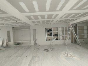 Photo de galerie - -Pose des murs et plafonds sèche à l'aide de placoplâtre 
-Création des décors à l'aide de placoplâtre 
- Enduisage et plâtrage et peintures 