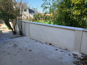 Photo de galerie - Application d'un enduit de finition ton pierre