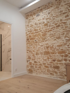 Photo de galerie - Renovation complet,  faux plafond, les murs + renovation les murs en pierre,  pose parquet et carrelages dans salle de bain 