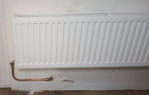 Photo de galerie - Pose de radiateur. 
