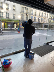 Photo de galerie - Nettoyeur de vitres