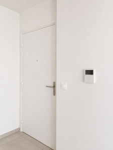 Photo de galerie - Résultat final : un appartement plus lumineux, des murs comme neufs et une seconde jeunesse grâce à une mise en peinture réalisée dans les règles de l'art.