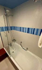 Photo de galerie - Nettoyage de baignoire avec pardouche 