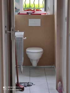 Photo de galerie - Pose d'un WC suspendu en remplacement d'un WC  à poser.