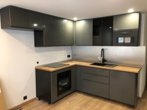 Photo de galerie - Montage cuisine IKEA en cours de finition 