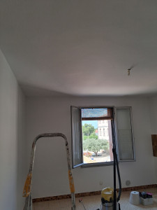 Photo de galerie - Detapissage terminé, révision des supports et mise en peinture 