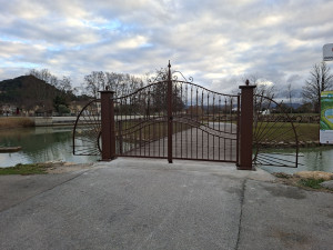 Photo de galerie - Pose d'un portail 