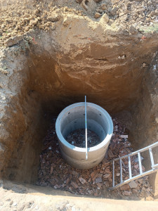 Photo de galerie - Terrassement et pose de buse 1000 pour puit perdu 