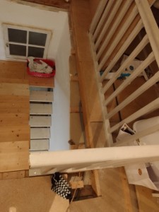 Photo de galerie - Création ouverture  plafond et acces aux combles / pose escalier bois 