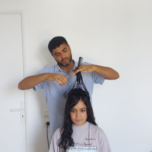 Photo de galerie - Coiffure à domicile. Réalisé une coupe jeune fille. 