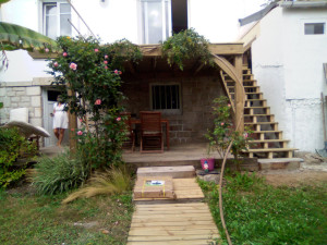 Photo de galerie - Fabrication d'une terrasse sur pilotis