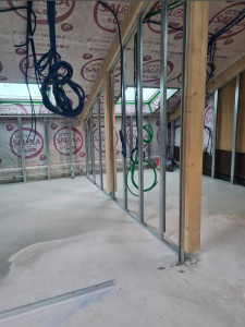 Photo de galerie - Plaquiste qualifié travail sur plan voir sur le site Kinza rénovation 