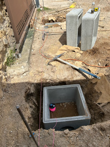 Photo de galerie - Mise en place de quatre regards pour pose de pergola