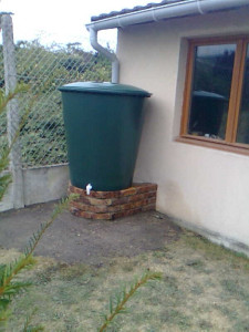 Photo de galerie - Support récupérateur eau de pluie. 