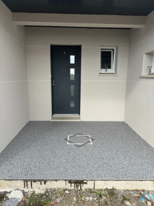 Photo de galerie - Porche maison en moquette de pierre