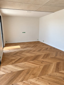 Photo de galerie - Pose d’un parquet contrecollé chêne en Point de Hongrie 