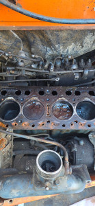 Photo de galerie - Bielle qui a cassé le piston et la chambre 