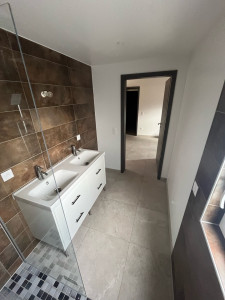 Photo de galerie - Nettoyage d’une salle de bain