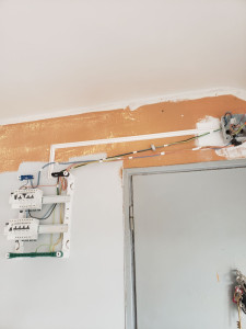 Photo de galerie - Mise au normes de l'installation électrique. 
pose d'un nouveau tableau et remplacement des câbles. 