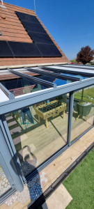 Photo de galerie - Entretien de vos vitres(véranda, baie vitrée, velux, fenêtre de toit, marquise vitrée, puit de lumière, porte fenêtre...)