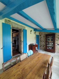 Photo de galerie - Mise en peinture des poutres et du plafond  d'une véranda et l'ensemble des volets d'une maison 